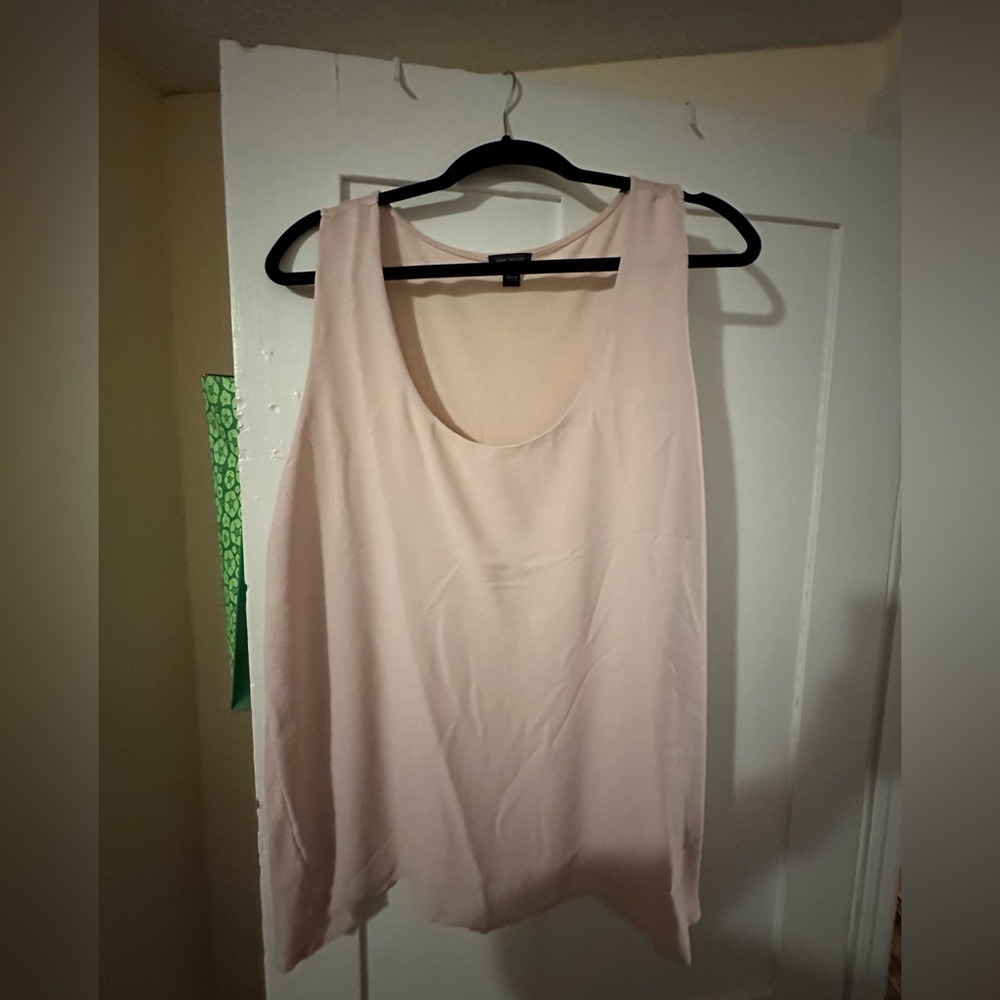 Ann Taylor pink sleeveless scoop neck tank top with a relaxed fit.